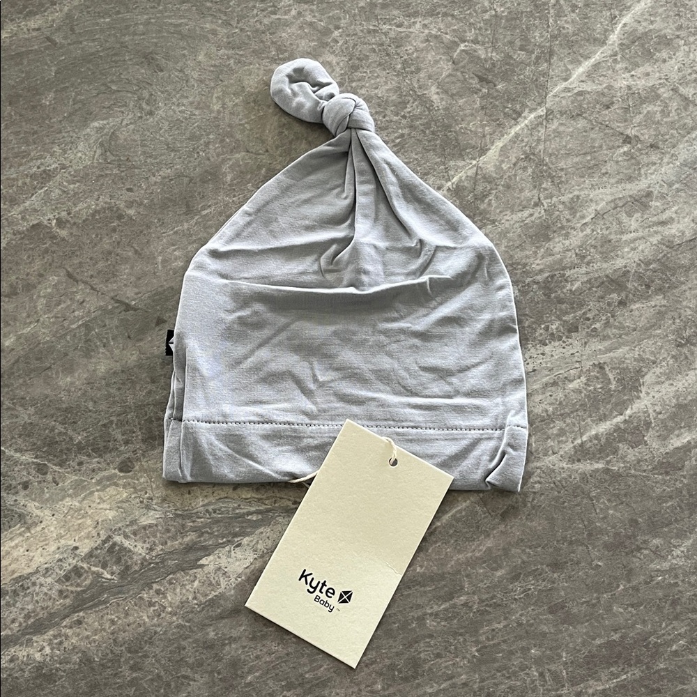 Kyte BABY Light Gray Knotted Beanie Size 3-6 Month Colour Storm